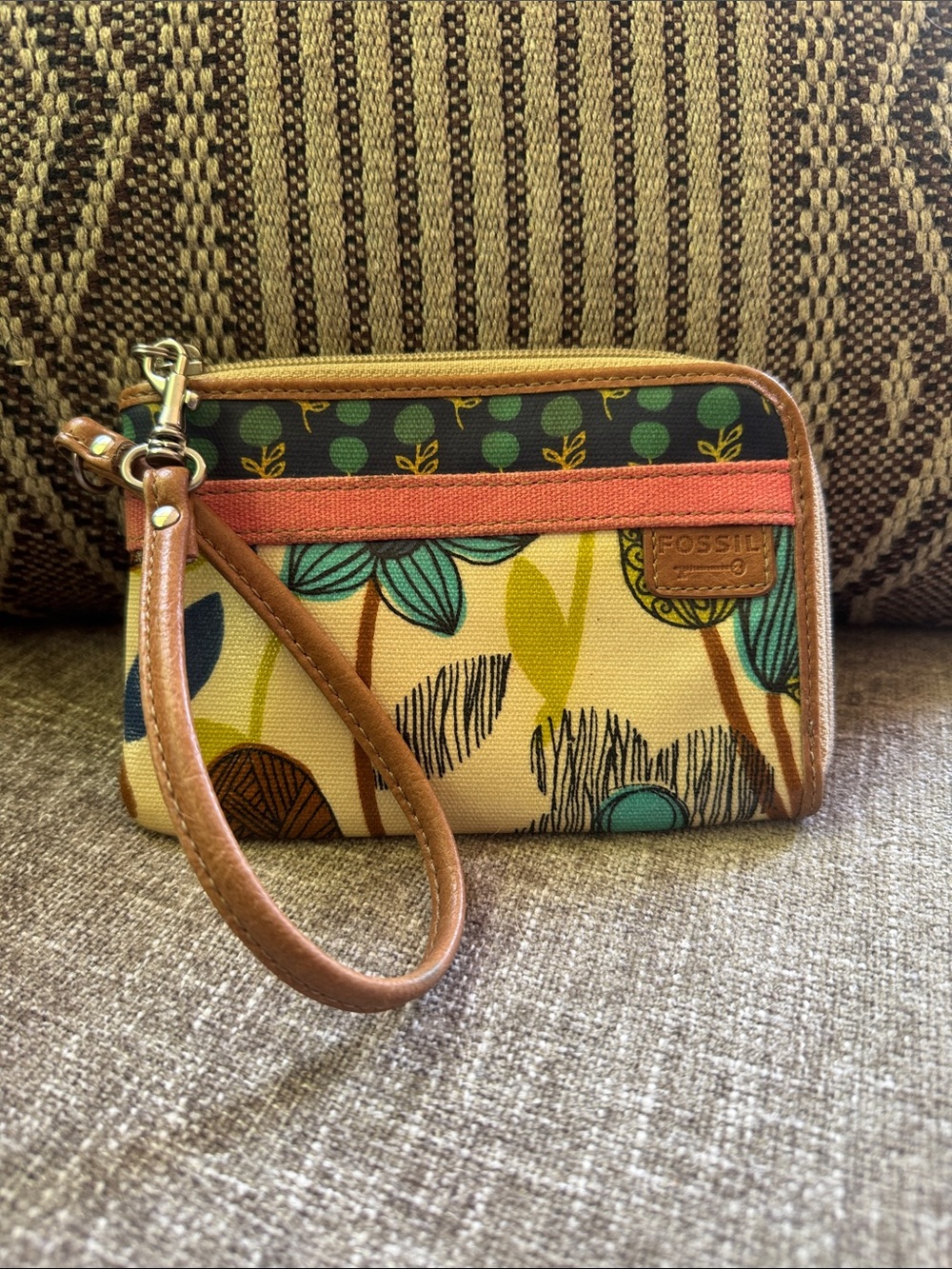 Fossil Multicolor Floral Canvas Wristlet with Tan Trim